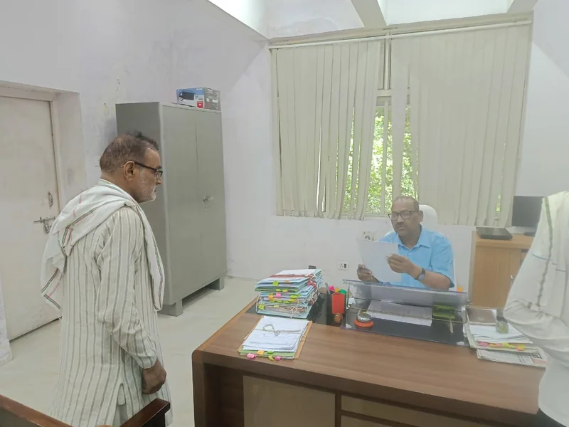 चंबल भवन में आयोजित जनसुनवाई में 18 आवेदकों की समस्याएं सुनी गईं