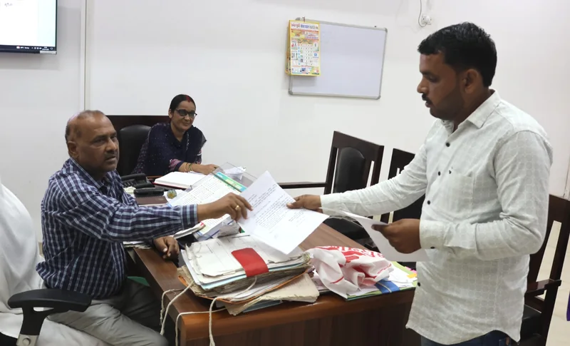 चंबल भवन में आयोजित जनसुनवाई में 10 आवेदकों की समस्याएं सुनी गईं
